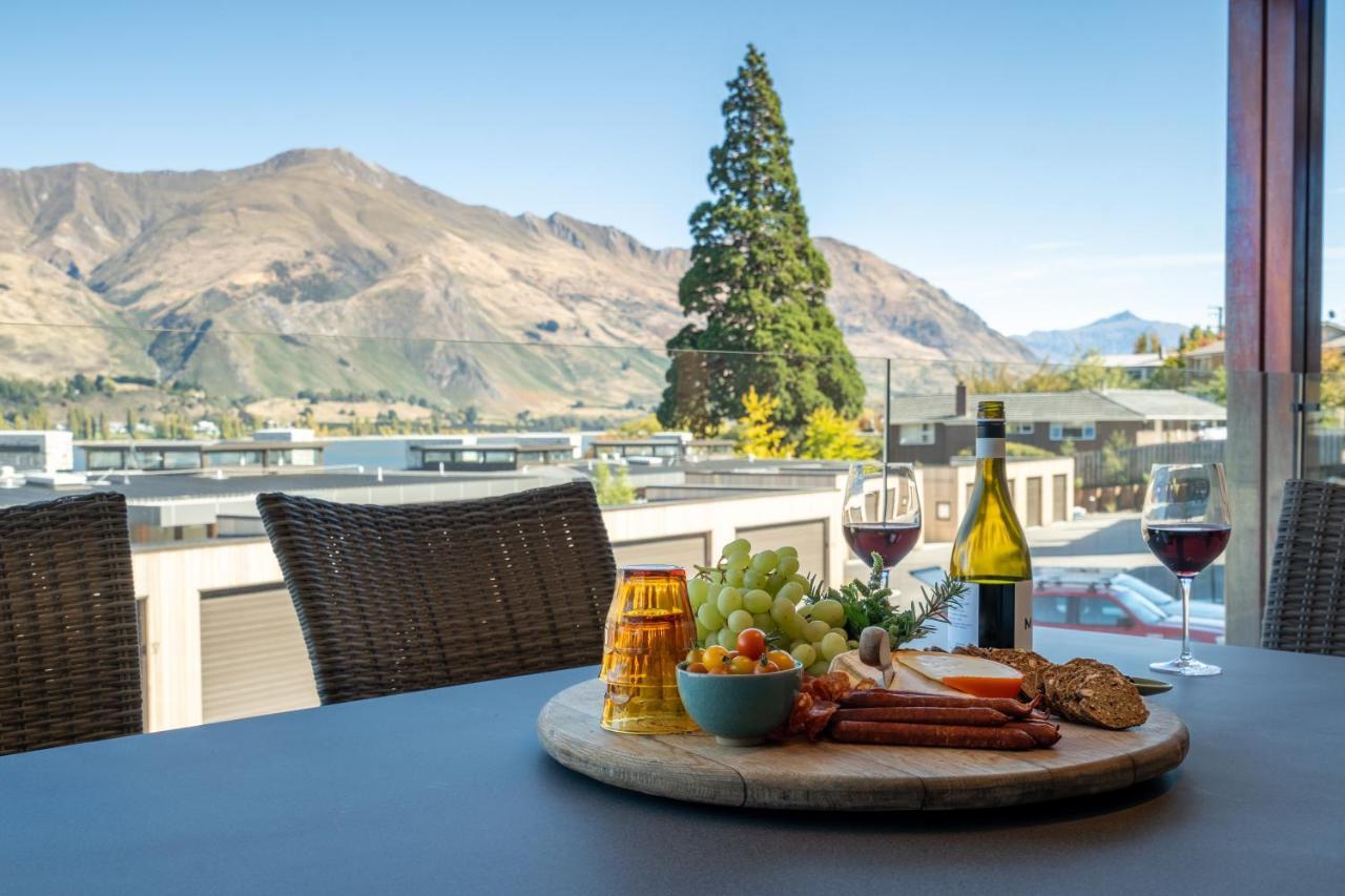 Winona Of Wanaka - Luxury Lakefront Apartment Bagian luar foto