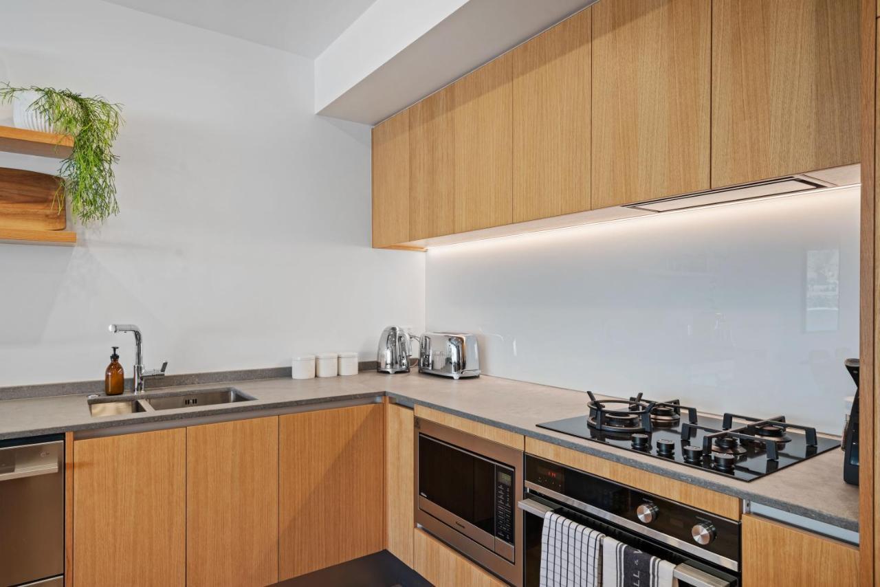 Winona Of Wanaka - Luxury Lakefront Apartment Bagian luar foto