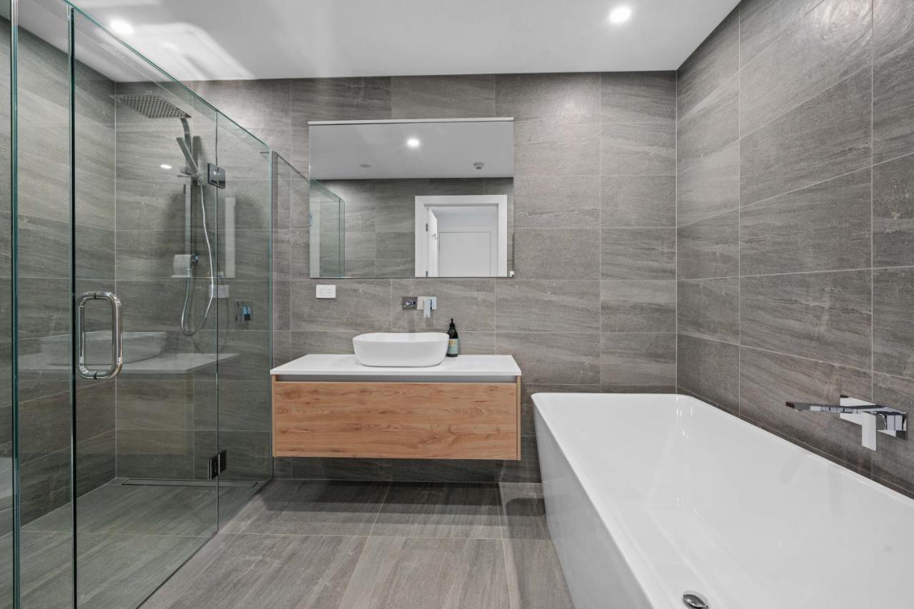 Winona Of Wanaka - Luxury Lakefront Apartment Bagian luar foto