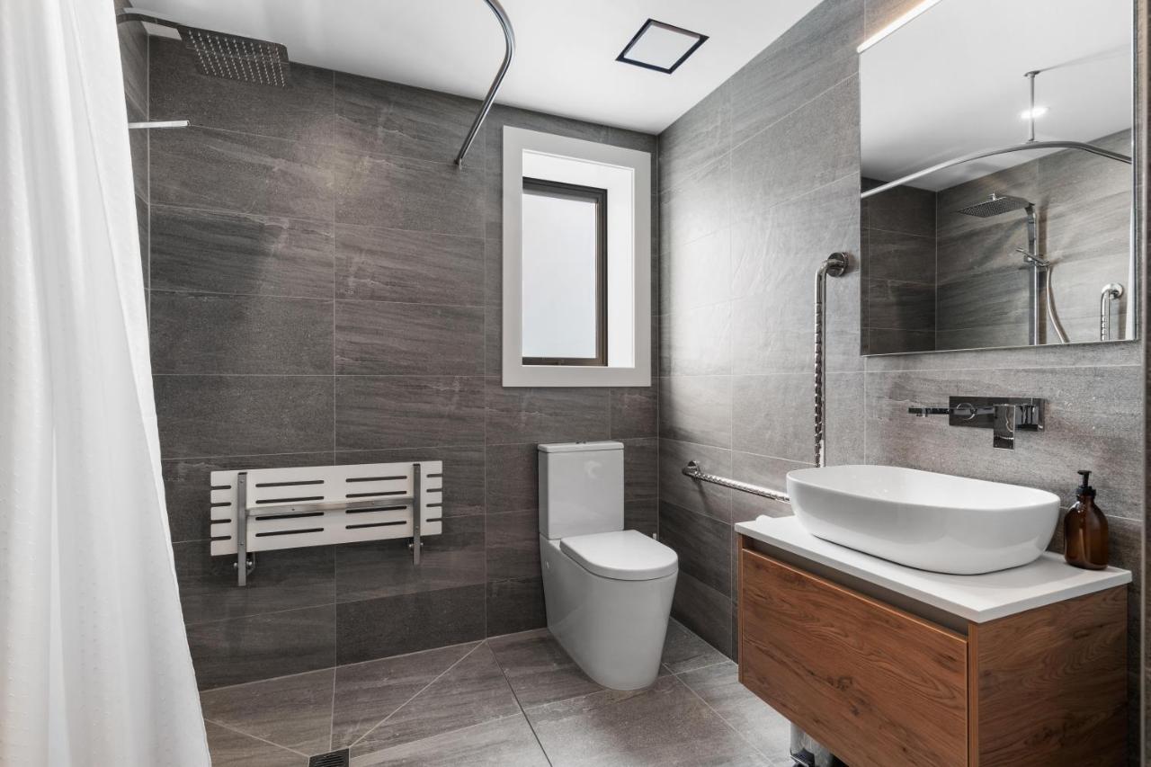 Winona Of Wanaka - Luxury Lakefront Apartment Bagian luar foto
